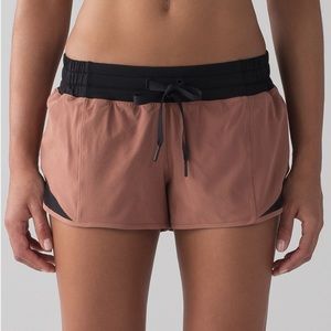 Lululemon hotty hot short 2.5”